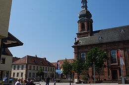 Marktplatz Alzenau mit Stadtpfarrkirche St. Justinus