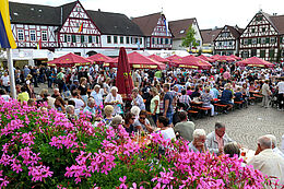 Bachgaufest Marktplatz von Kirche