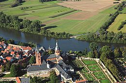 Seligenstadt von oben mit Klostergarten