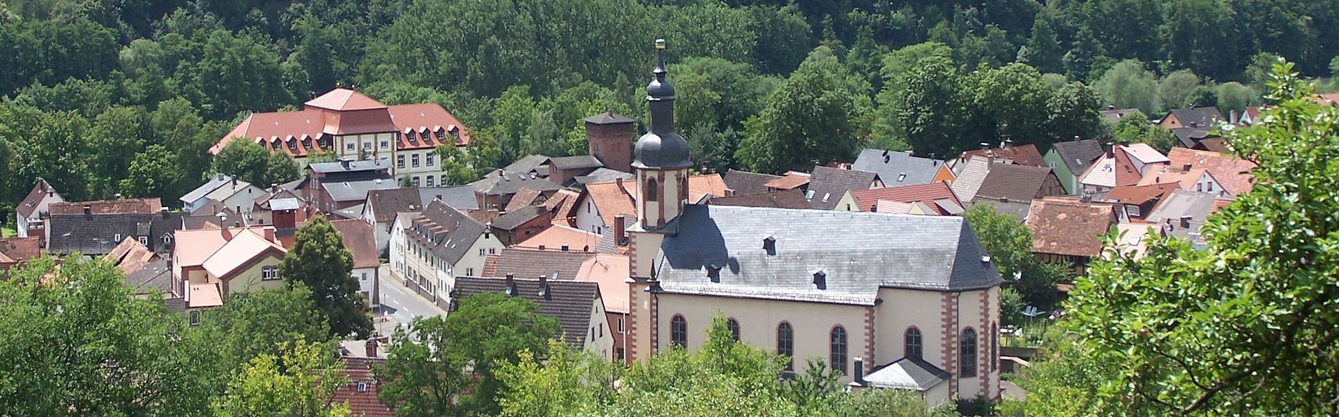 Blick auf das Maintal und Schloss Fechenbach